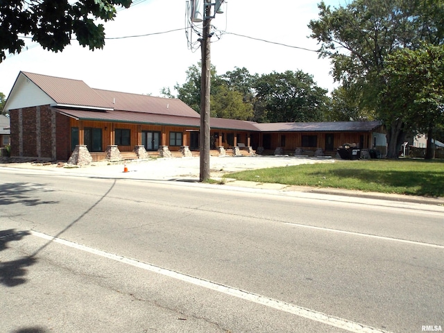 view of front facade