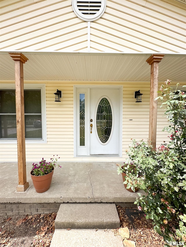 entrance to property featuring covered porch