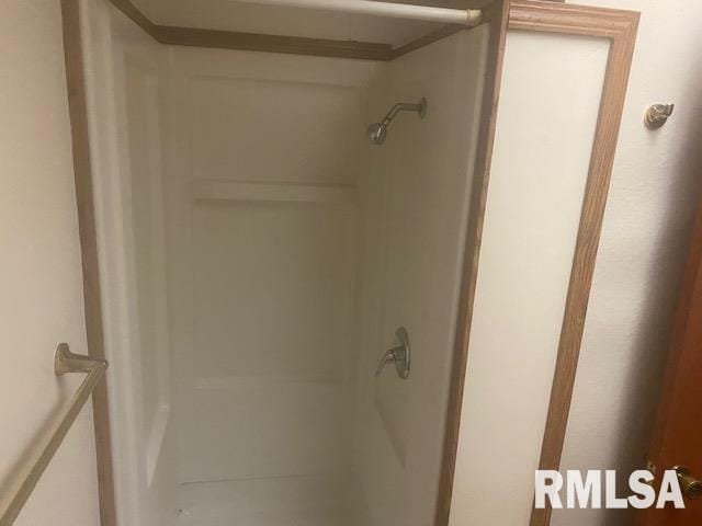 1808 Pine St, Murphysboro, IL 62966 - full bathroom featuring a shower
