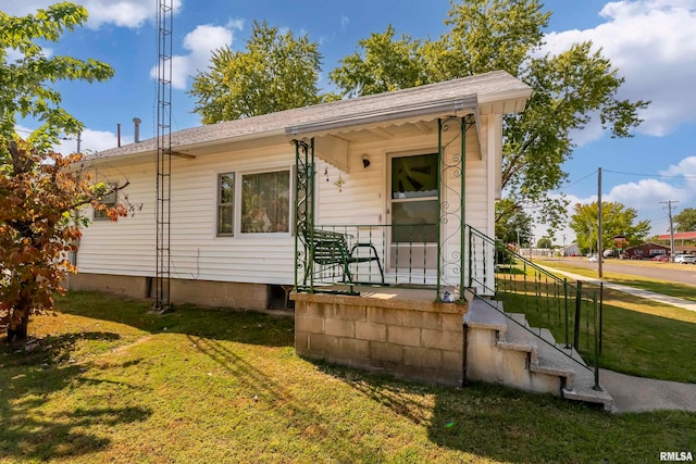 view of front of home with a front yard