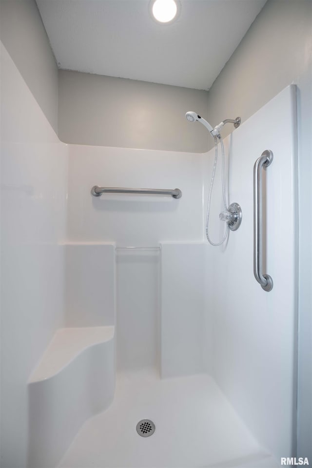 1500 Apache Dr, Marion, IL 62959 - full bath featuring a shower