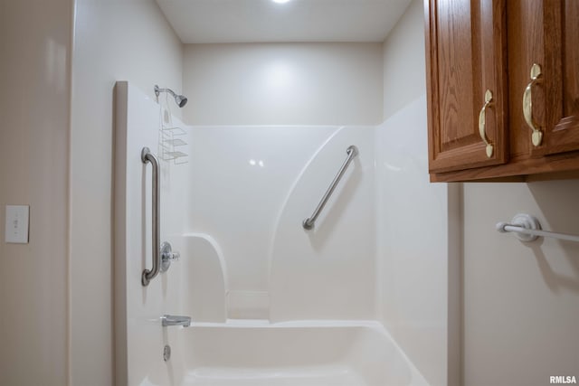 1500 Apache Dr, Marion, IL 62959 - bathroom with bathing tub / shower combination
