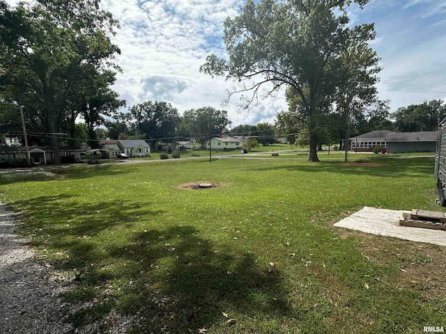 Listing photo 2 for 410 E Roosevelt Ave, Duquoin IL 62832