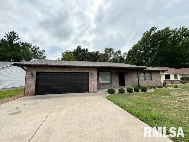 view of front of home featuring a garage and a front lawn