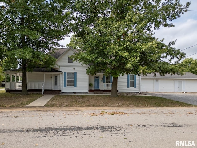 doorway to property with covered porch