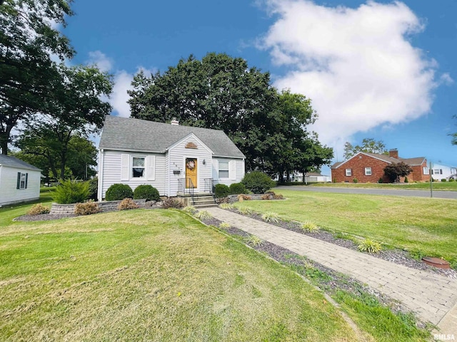 view of front of home featuring a front lawn