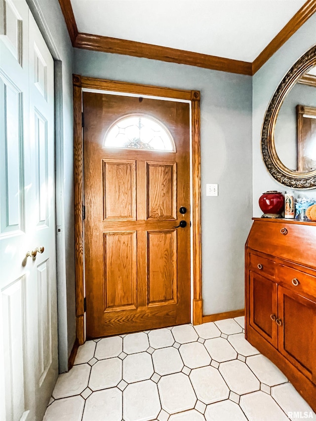 entryway featuring ornamental molding