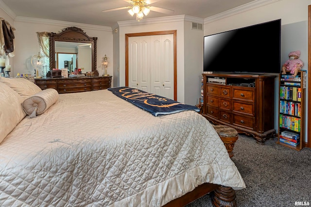 carpeted bedroom featuring ornamental molding, ceiling fan, and a closet