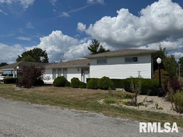 view of front of home with a front yard