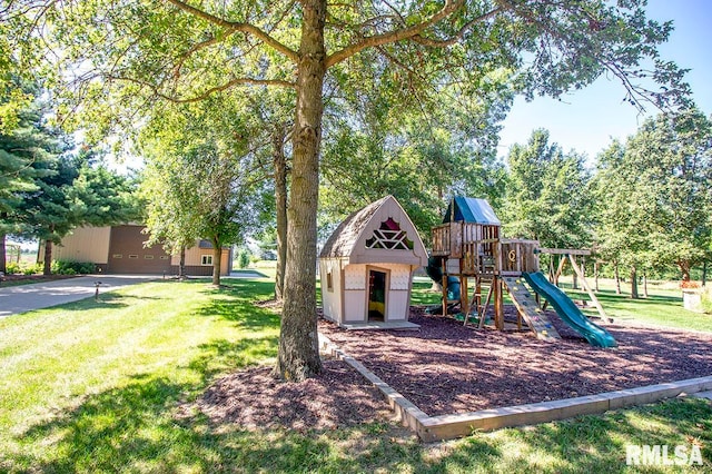 view of jungle gym featuring a yard