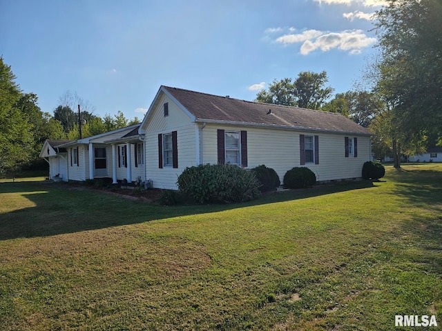 ranch-style house featuring a front lawn