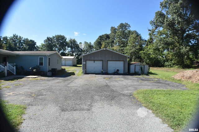 exterior space featuring a lawn