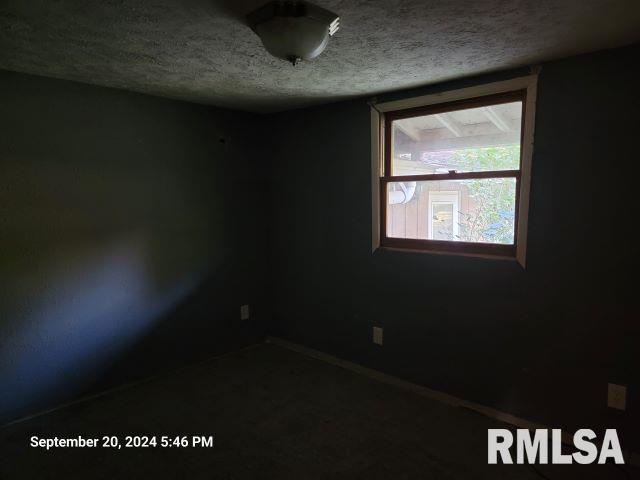 empty room featuring a textured ceiling