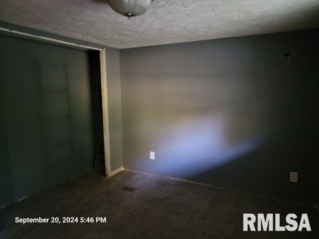 spare room featuring a textured ceiling