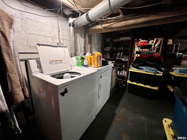 1106 N 11th St, Murphysboro, IL 62966 - laundry room featuring laundry area and separate washer and dryer