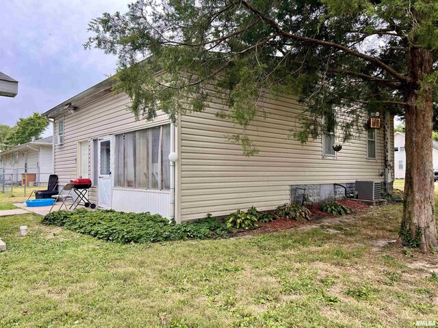 1106 N 11th St, Murphysboro, IL 62966 - view of home's exterior featuring a lawn and cooling unit