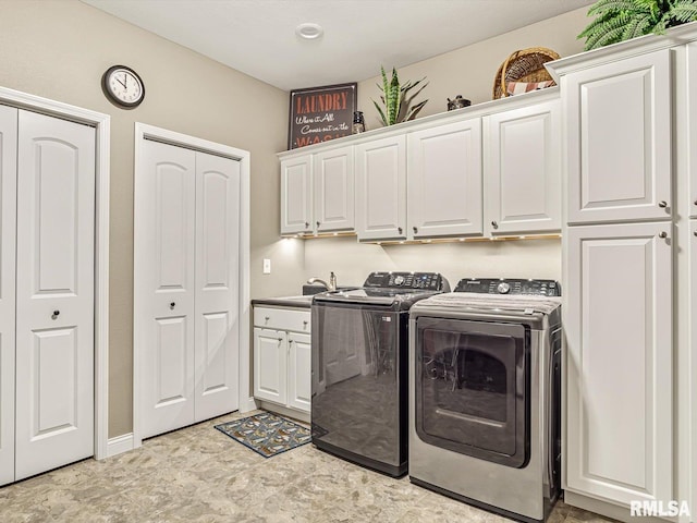 laundry room featuring cabinets, sink, and independent washer and dryer