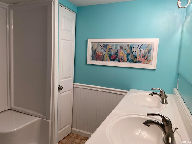 bathroom with vanity