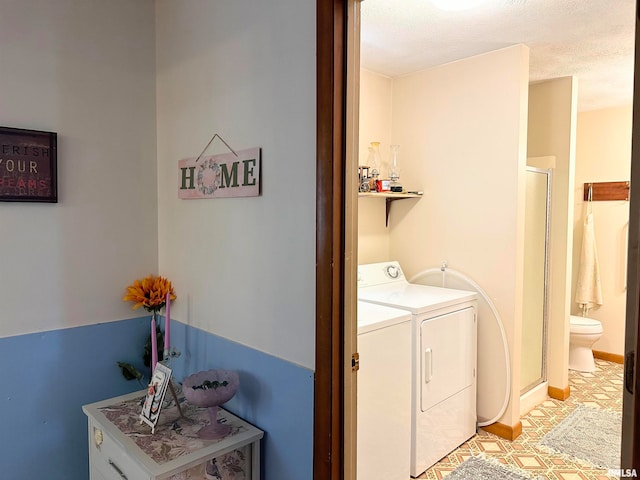 washroom featuring a textured ceiling and independent washer and dryer