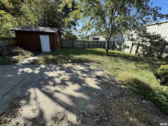 view of patio featuring a shed, a fenced backyard, and an outdoor structure