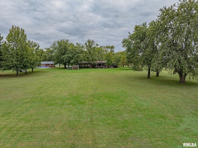 view of yard with a rural view