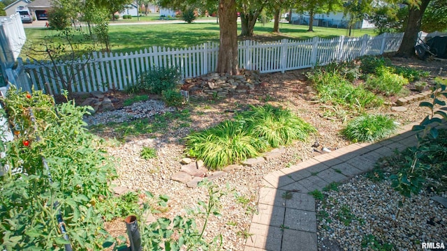 1803 N Dawn Dr, Marion, IL 62959 - view of yard featuring fence