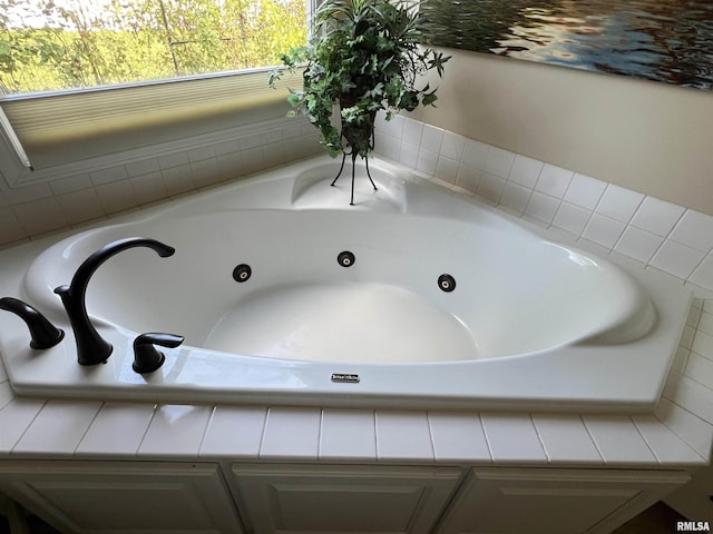 1803 N Dawn Dr, Marion, IL 62959 - bathroom with a whirlpool tub