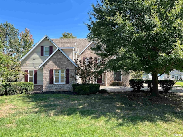 view of front of property with a front lawn