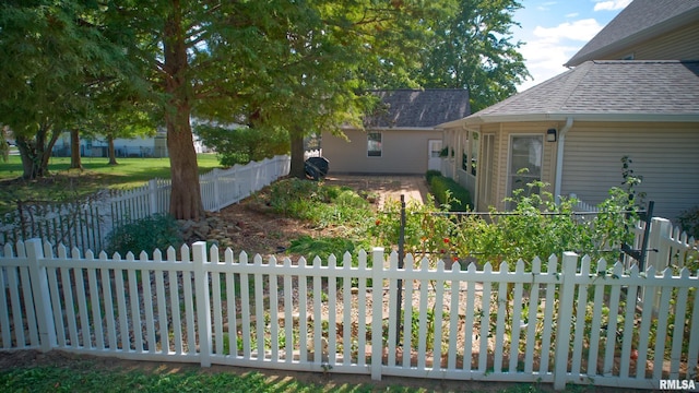 1803 N Dawn Dr, Marion, IL 62959 - view of yard with a fenced backyard