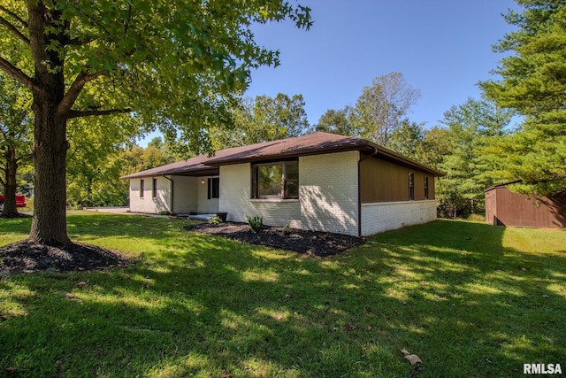 view of front of home with a front lawn