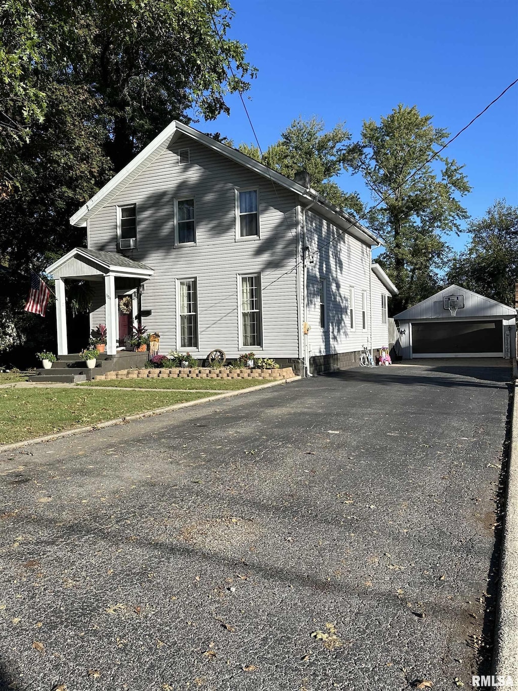 view of front of home with a garage and covered porch