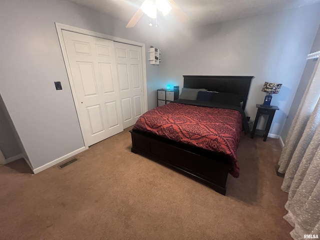 carpeted bedroom with visible vents, baseboards, a closet, and ceiling fan