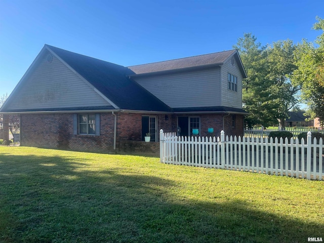 view of front property featuring a front yard