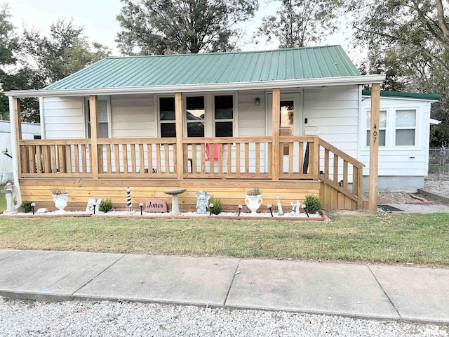 view of front facade featuring a porch