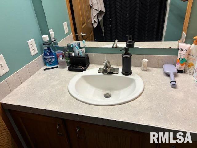 bathroom with vanity and backsplash