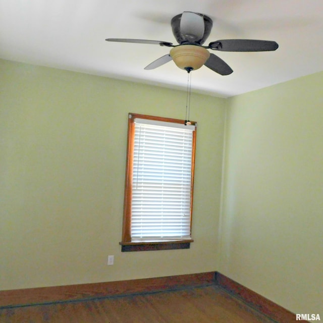 empty room featuring ceiling fan