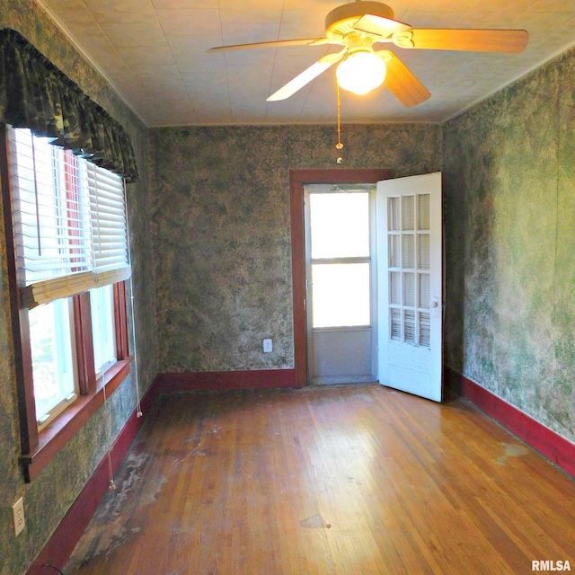 spare room with dark wood-type flooring and ceiling fan