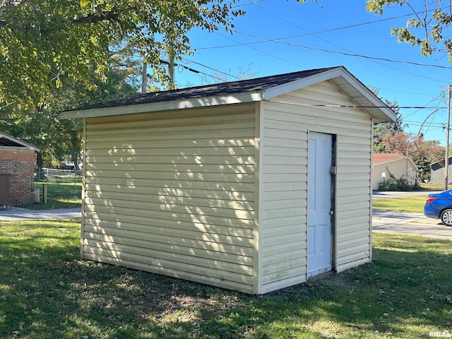 view of outbuilding with a yard