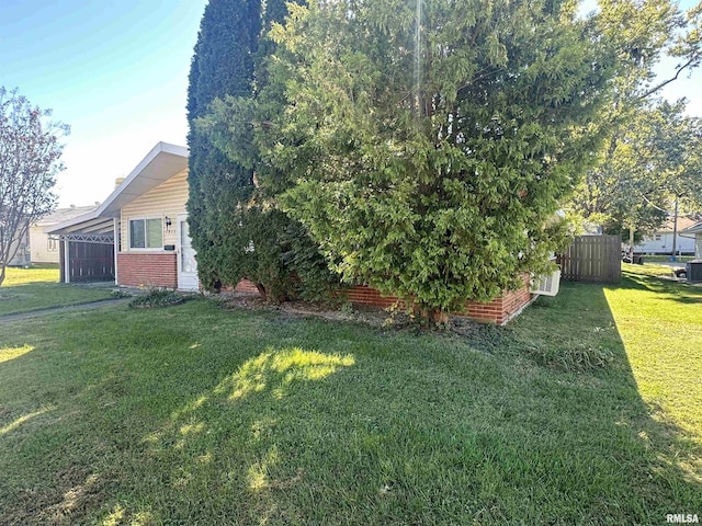 1911 Wall St, Murphysboro, IL 62966 - view of yard with an attached carport