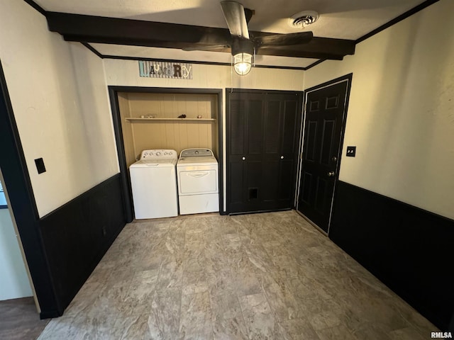 clothes washing area with ornamental molding, washing machine and clothes dryer, and ceiling fan