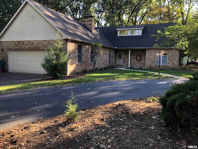 view of front facade featuring a garage