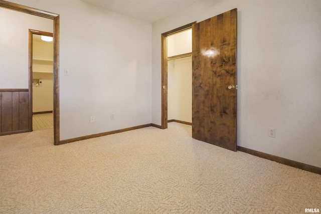 unfurnished bedroom featuring a closet