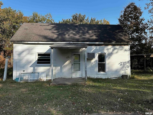 view of front of house with a patio and a front lawn