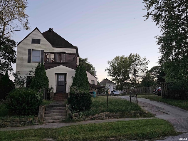 view of front of house with a balcony