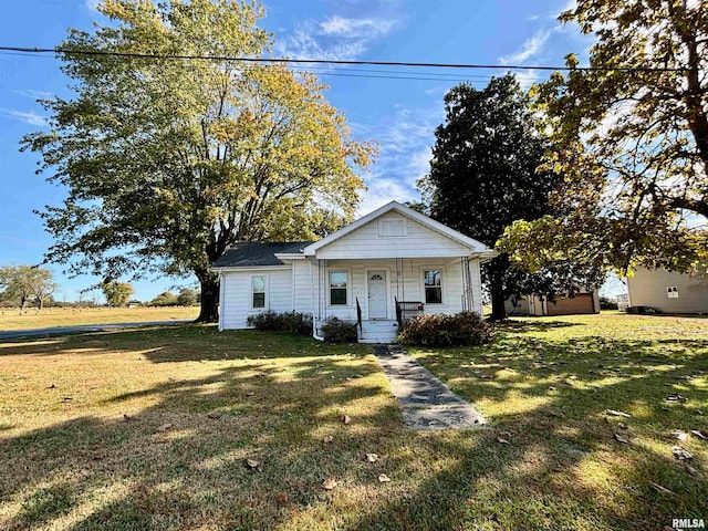 view of front of home with a front lawn