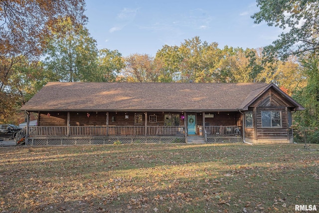 view of front facade featuring a porch and a front lawn