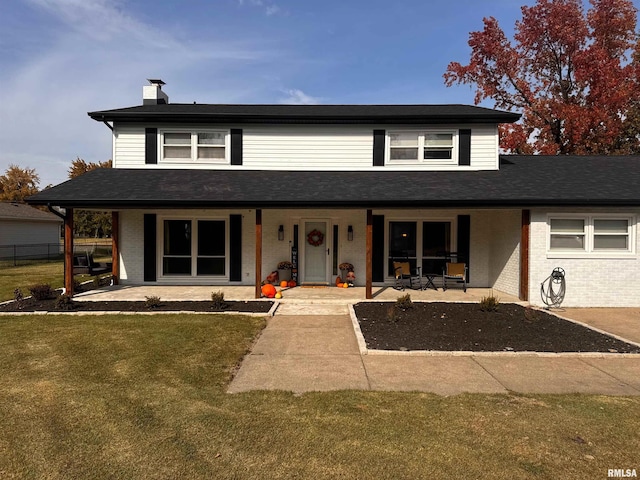 view of front of home featuring a front lawn