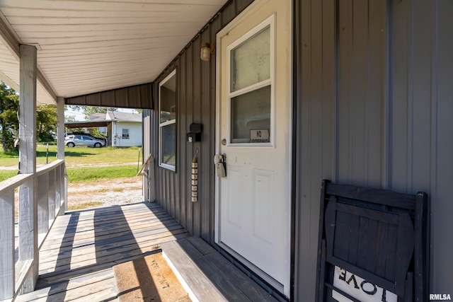 entrance to property featuring covered porch