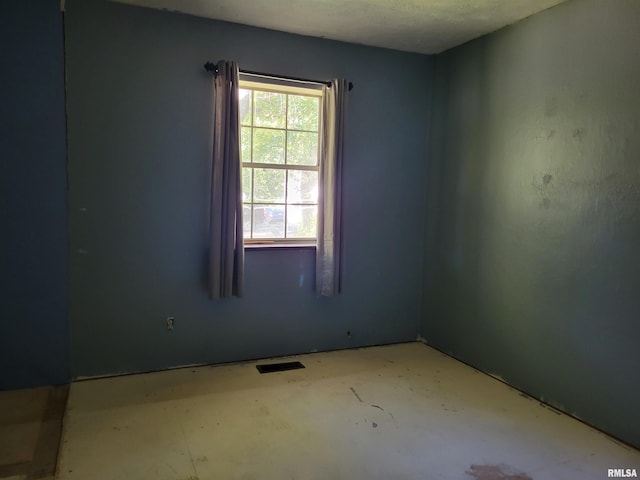 empty room featuring a textured ceiling