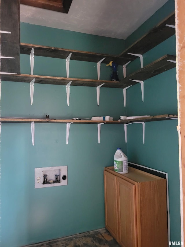 laundry room with washer hookup